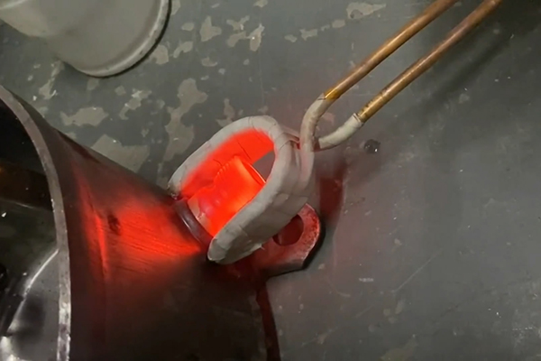 手持式高頻焊機，高頻加熱機它不單可以焊接銅管，還可以做熱處理