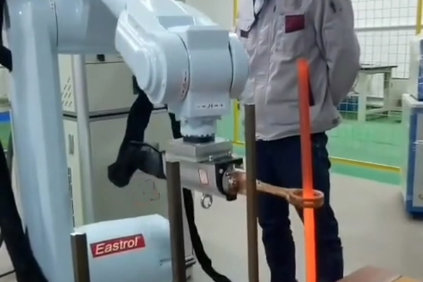 手持式萝莉社在线免费观看加熱設備 配合機械手臂實現自動化加熱