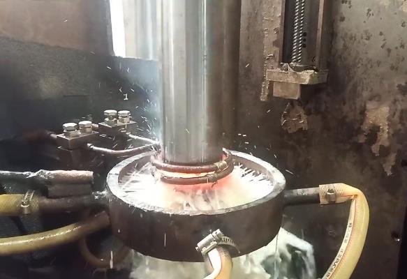 高頻萝莉社网站下载 磨具導柱高頻表麵淬火車間實拍