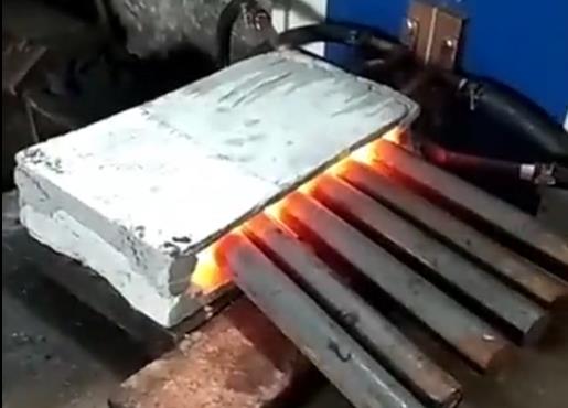 高頻萝莉社在线免费观看加熱設備加熱到1000度，取下回收回來的鑽頭鎢鋼
