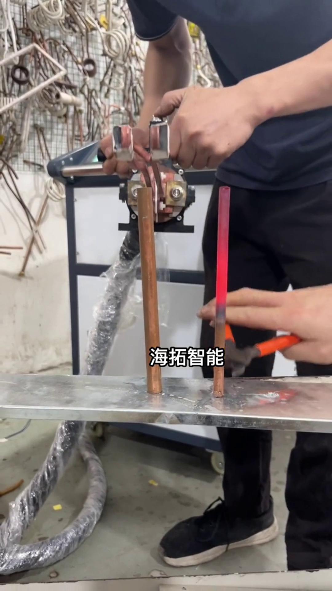 銅管加熱退火有難度嗎？沒有！隻要用了萝莉社官网APP智能萝莉社在线免费观看加熱設備，什麽淬火退火加熱焊接一切都不是問題。 