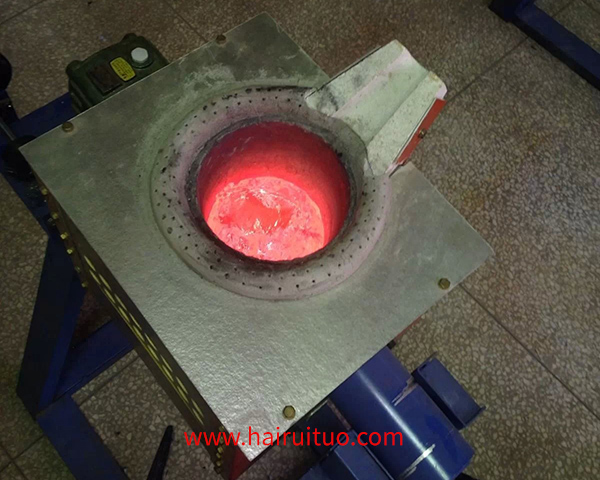 小型實驗熔煉爐，特別是用於熔煉銅的中頻電爐，是實驗室或小規模生產環境中常用的設備