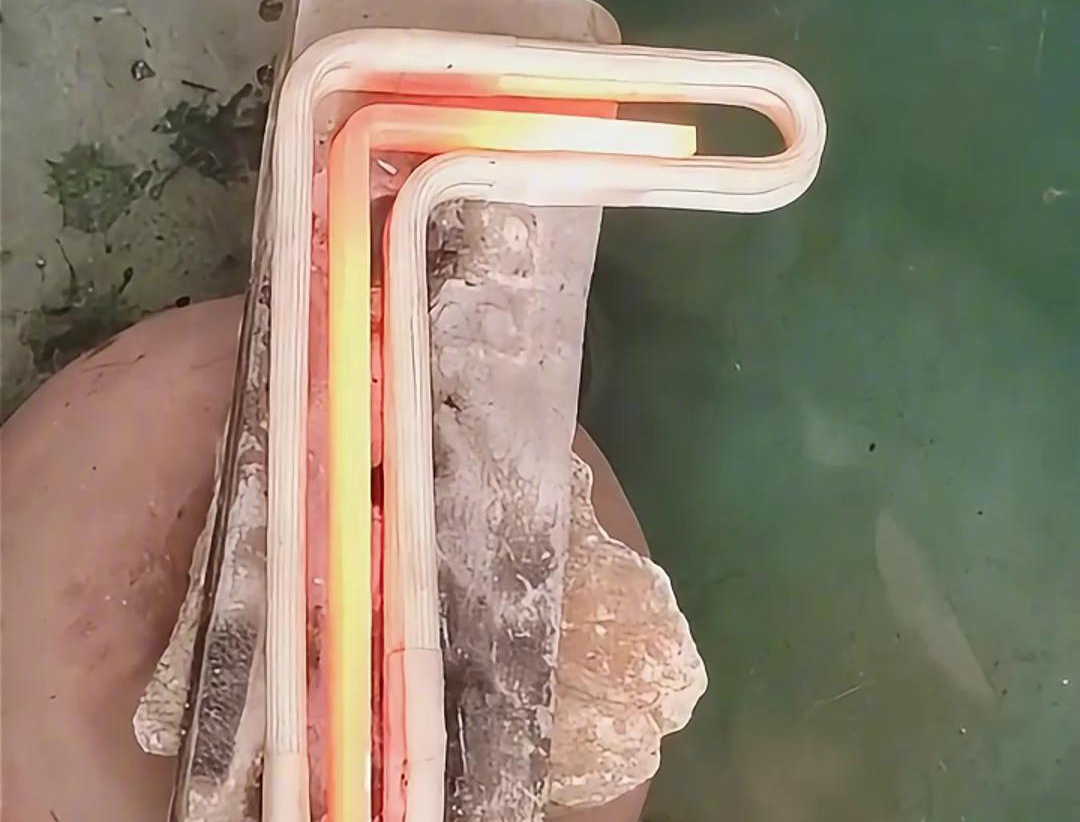 高頻萝莉社在线免费观看加熱設備可以在鈦長條內部產生均勻的熱量分布