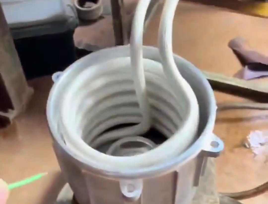 在電機裝配中，使用高中頻萝莉社在线免费观看加熱設備進行軸套或軸承的熱裝確實是一種常見的裝配方法