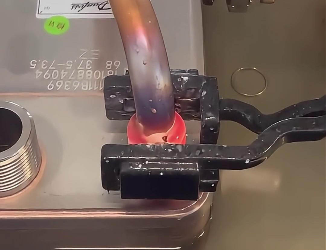 手持式高頻焊機，它在散熱器銅鋁焊接領域表現出色