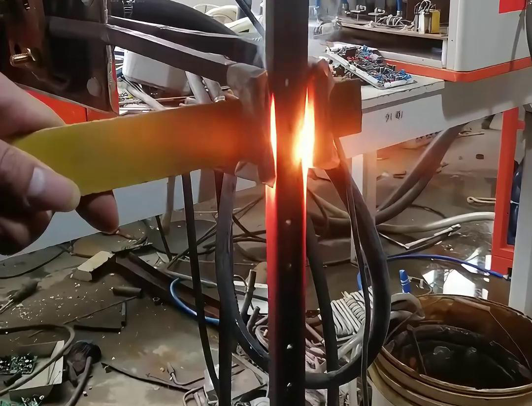 適用超高頻淬火機對導軌淬火試驗，驗證淬火是否能達到工藝要求
