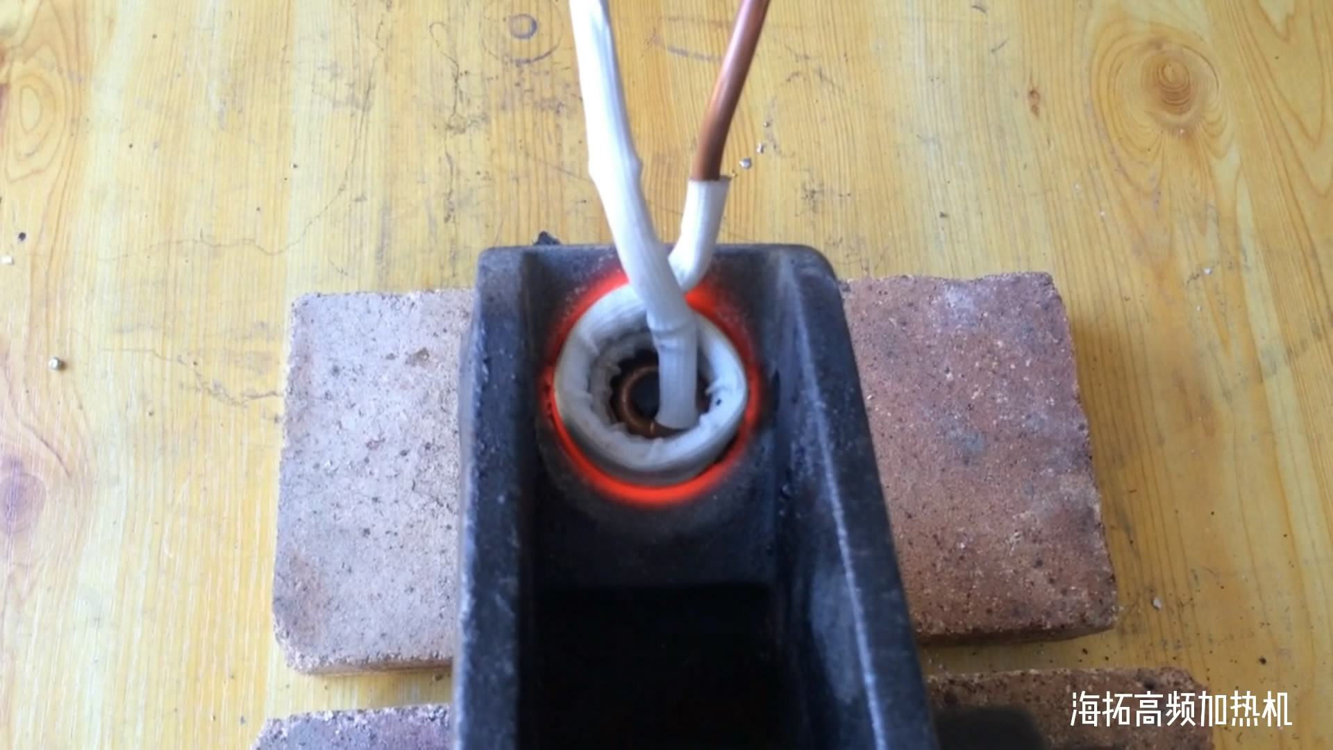 高頻萝莉社在线免费观看加熱設備對工件內孔淬火熱處理