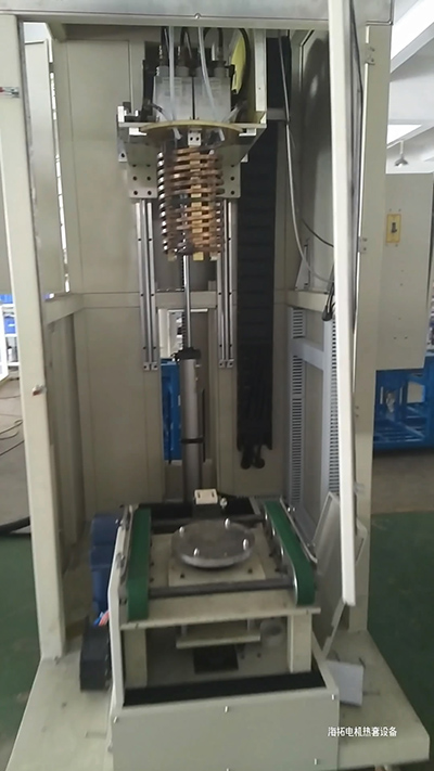 搭配中頻萝莉社在线免费观看加熱設備的電機熱套的全自動設備