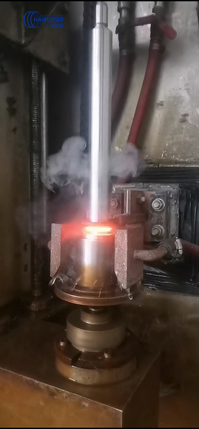 軸淬火用高頻淬火機床，瞬間900度