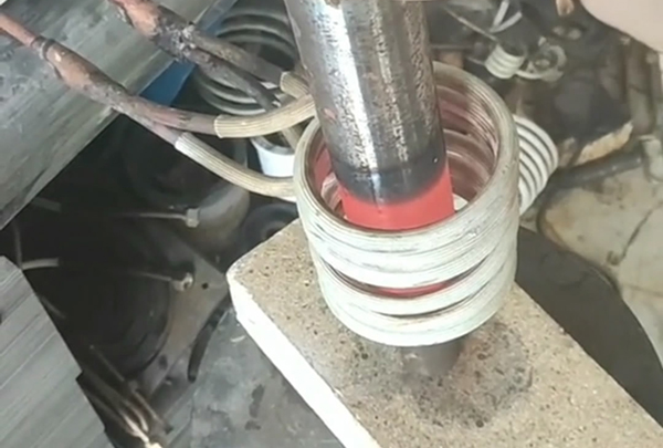 高頻萝莉社在线免费观看加熱機對鋼筒加熱淬火退火