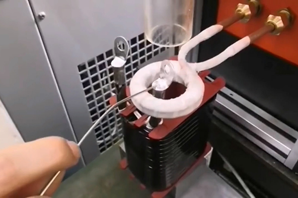 高頻萝莉社在线免费观看釺焊機焊接線纜接頭