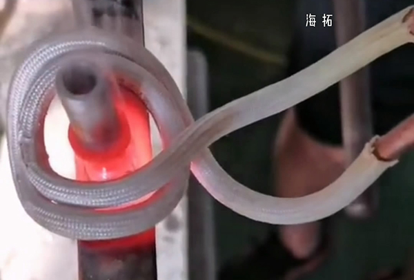 高頻焊機實現不鏽鋼管焊接，用的是銅焊料