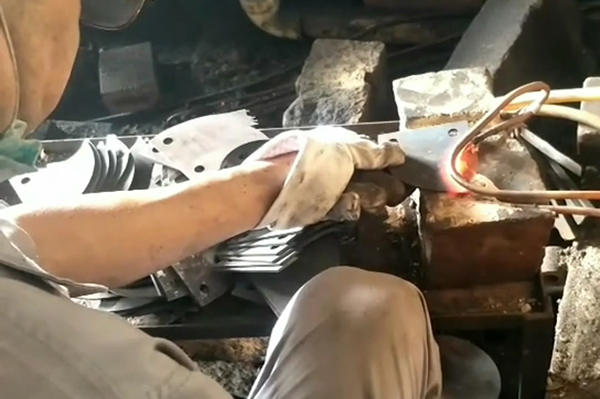 中高頻萝莉社在线免费观看加熱設備對刀具淬火生產過程