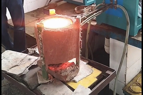 如何操作電加熱爐？